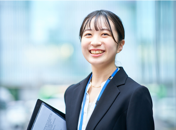 ジャケットを着た女性